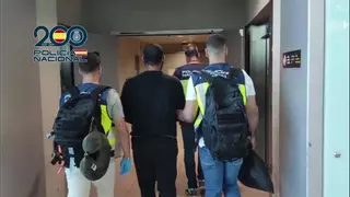 La Policía expulsa a un multirreincidente egipcio que era agresivo con las mujeres en Sant Feliu de Llobregat