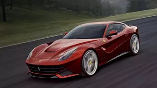 La espectacular carrera sobre el mar: un Ferrari alcanza 164 km/h en la cubierta de un portaaviones militar