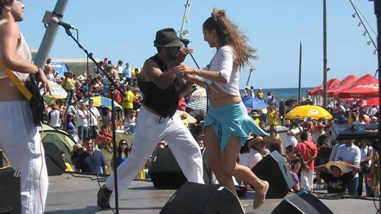 bailando_frente_al_mar.jpg