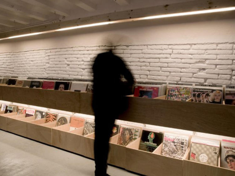 Comprar un vinilo en los templos de la música