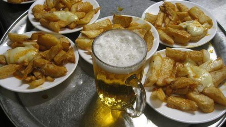 Comprobar si las bravas del Bar Tomás son las mejores