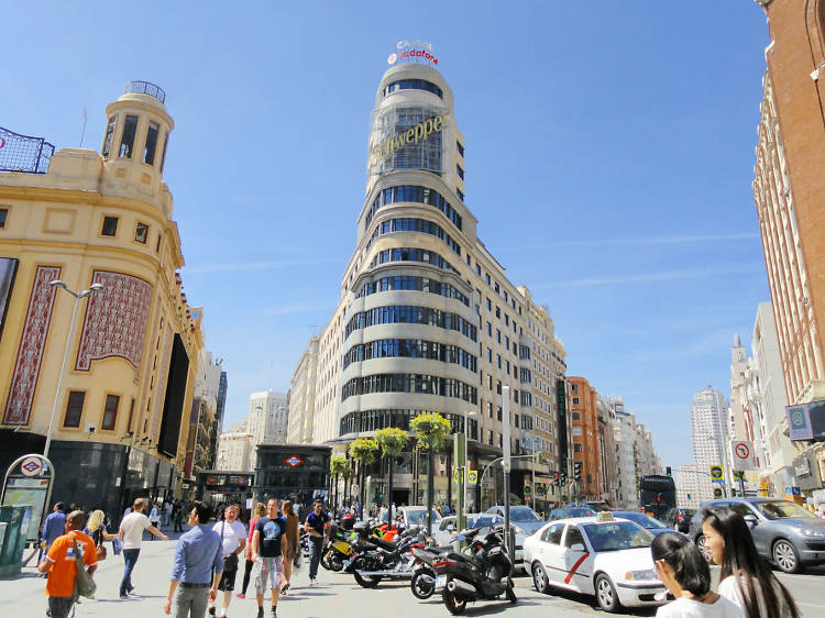 Cruzar por el paso de cebra más ancho de España