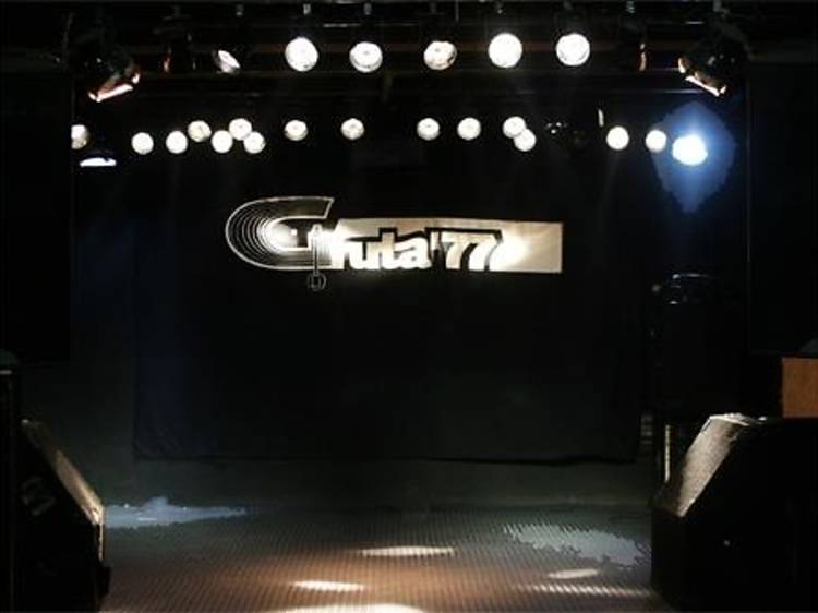 Gruta 77
