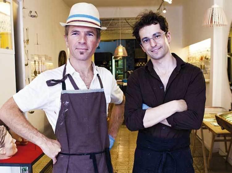 Hacer tiempo en las tiendas de la calle Verdi antes de ir al cine