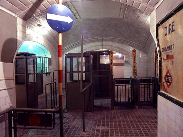 Pasear por una estación fantasma