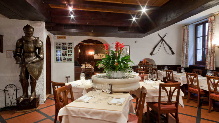 Les Armures for an Old Town Fondue Experience
