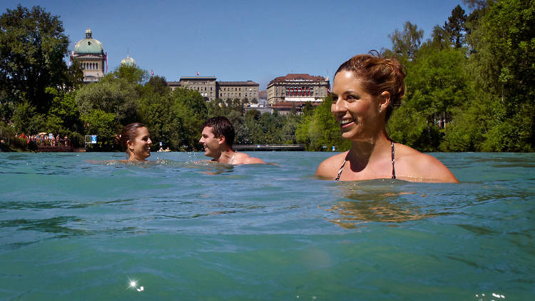 Cool off in Aare outdoor baths