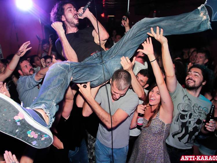 10 karaokes per cantar sol o acompanyat 10 karaokes per cantar sol o acompanyat