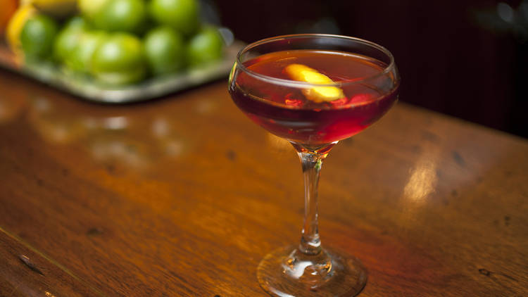 How to make a Manhattan cocktail