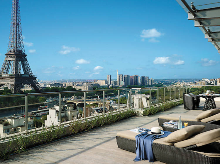 The best hotels near the Eiffel Tower for breathtaking views of Paris