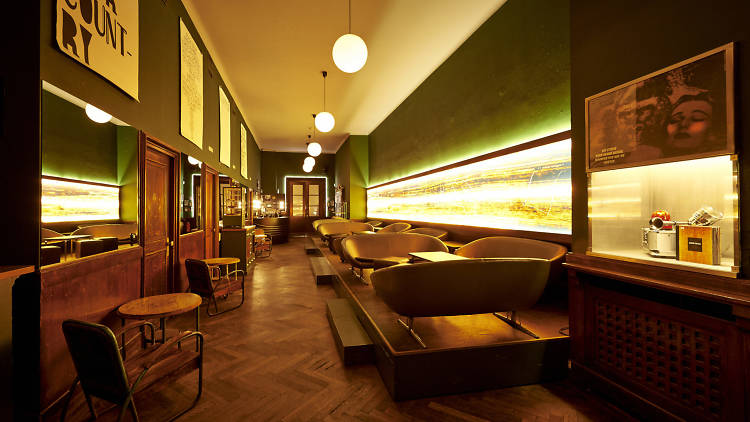Die Goldene Bar