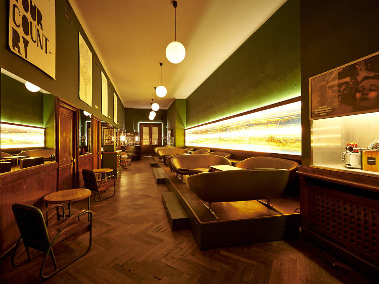Die Goldene Bar