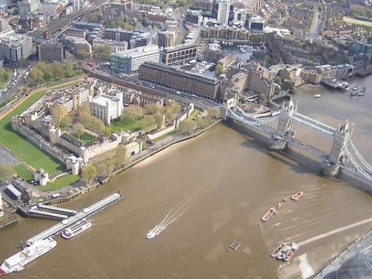A 30-minute helicopter flight over London