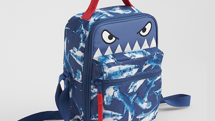 Ages 3–5: Shark lunch box