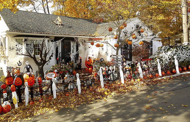 Halloween house in Weatherly, PA, Wikipedia 2016