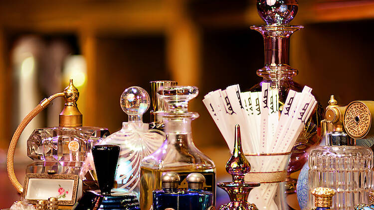 Create a unique scent at SIFR Aromatics