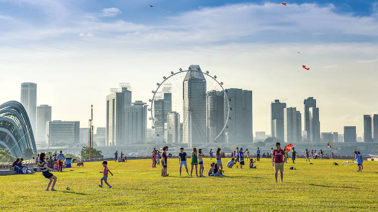 Fly a kite at Marina Barrage
