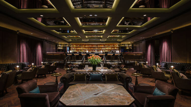 Raise your glasses at the Manhattan Bar