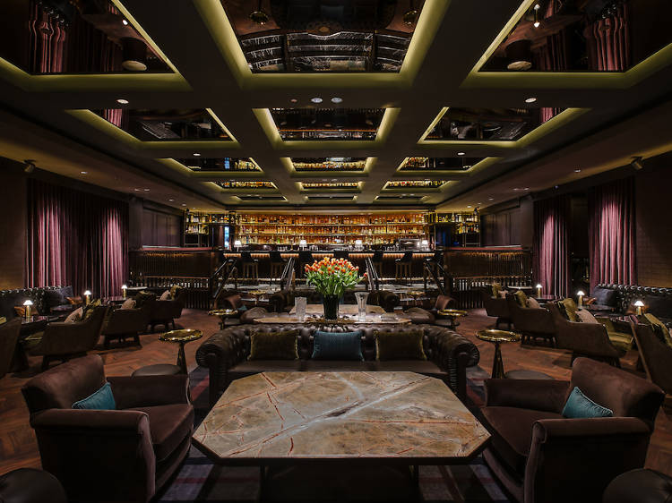 Raise your glasses at the Manhattan Bar