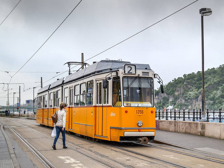 How to navigate public transport in Budapest