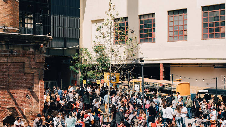 Van Van Market