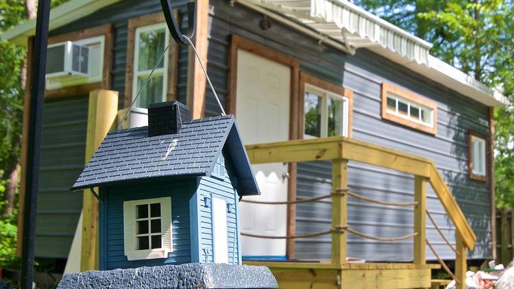 The tiny creek-side cabin in Jacksonville