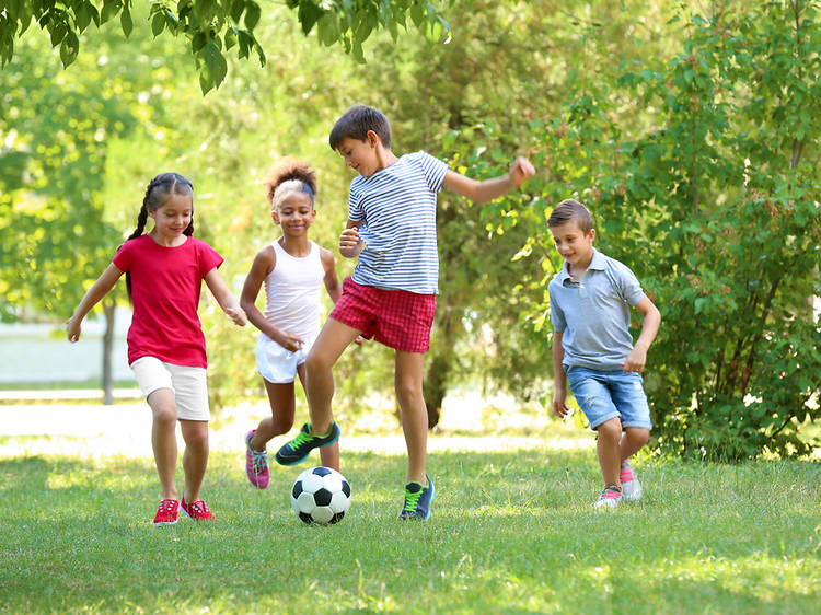 Estas son las 10 mejores ciudades de Europa  para viajar con niños y niñas (y Barcelona es una de ellas)
