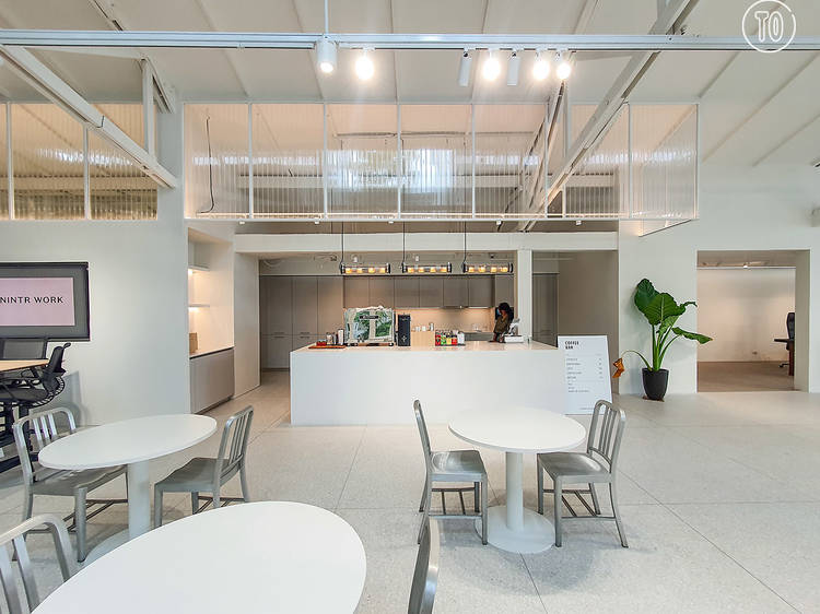 Chanintr Work ร้านเฟอร์นิเจอร์มีชีวิตที่เปิดประตูชวนคุณมานั่งจิบกาแฟ Chanintr Work ร้านเฟอร์นิเจอร์มีชีวิตที่เปิดประตูชวนคุณมานั่งจิบกาแฟ