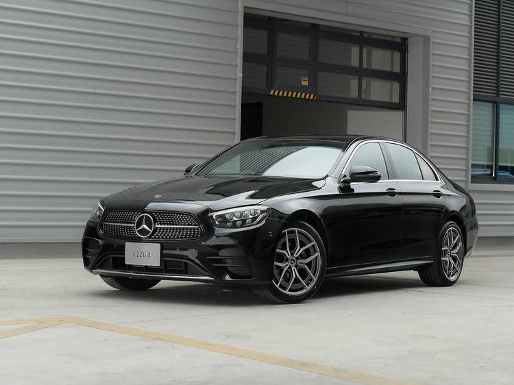 Mercedes-Benz E-Class ดีไซน์ใหม่ มาพร้อมเครื่องยนต์ 3 ทางเลือก ราคาเริ่มต้น 3.19 ล้านบาท Mercedes-Benz E-Class ดีไซน์ใหม่ มาพร้อมเครื่องยนต์ 3 ทางเลือก ราคาเริ่มต้น 3.19 ล้านบาท
