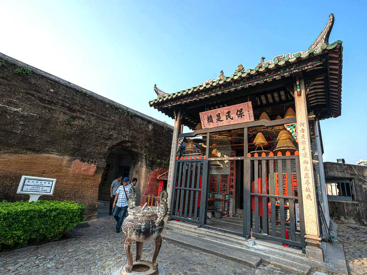 Na Tcha Temple and Section of the Old City Walls