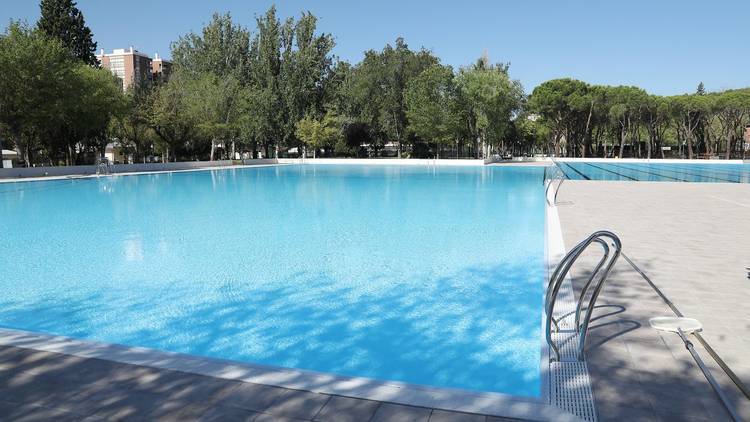 Piscinas municipales Aluche