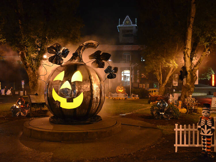 St. Helens, OR: Spirit of Halloweentown