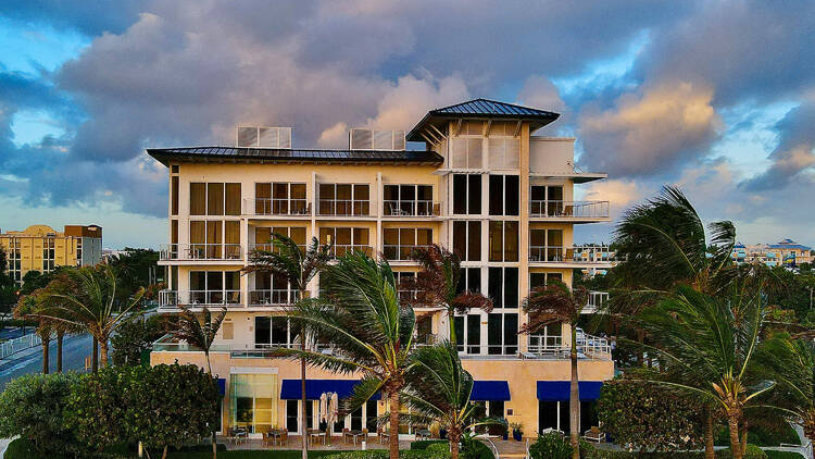 Royal Blues Hotel