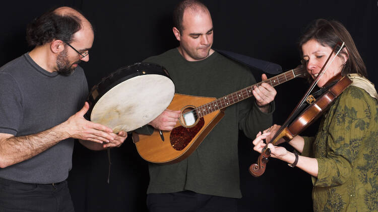 Sign your kids up for Irish music and dance lessons