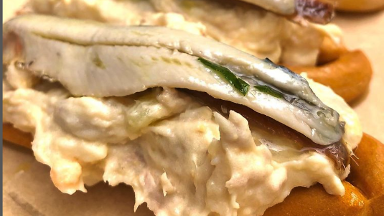 Una marinera en La Ensaladilla de la Taberna Errante