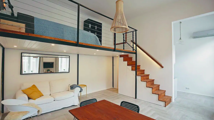Sunny loft near Nyugati station