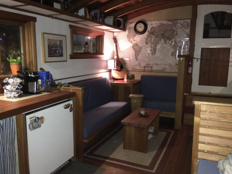 The cozy houseboat in Lower Queen Anne