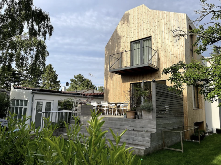 The minimalist abode with the terrace near Field's