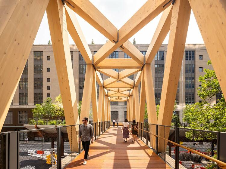 The new High Line – Moynihan Train Hall Connector bridge is now open