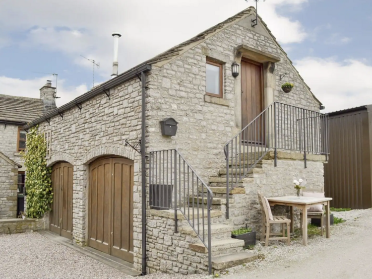 A farm apartment in the rural village of Peak Forest