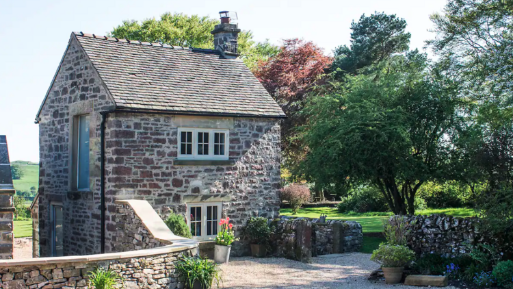 A secluded gardener's cottage in Ashbourne