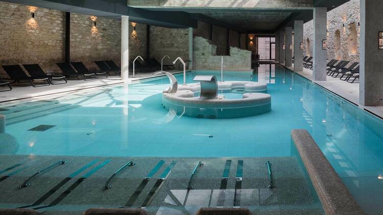 Este es el precioso balneario cinco estrellas que se esconde en la Provenza española, a una hora de Madrid