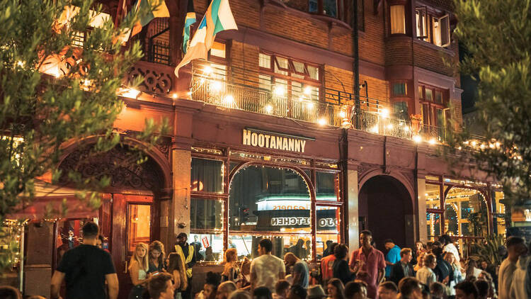 the outside of hootananny club