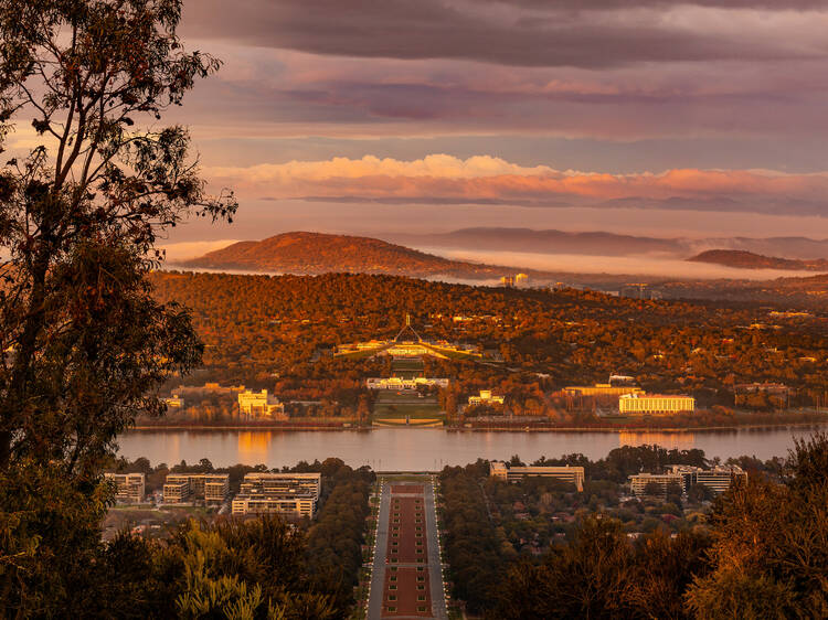 Watch the sunset at Mount Ainslie Lookout