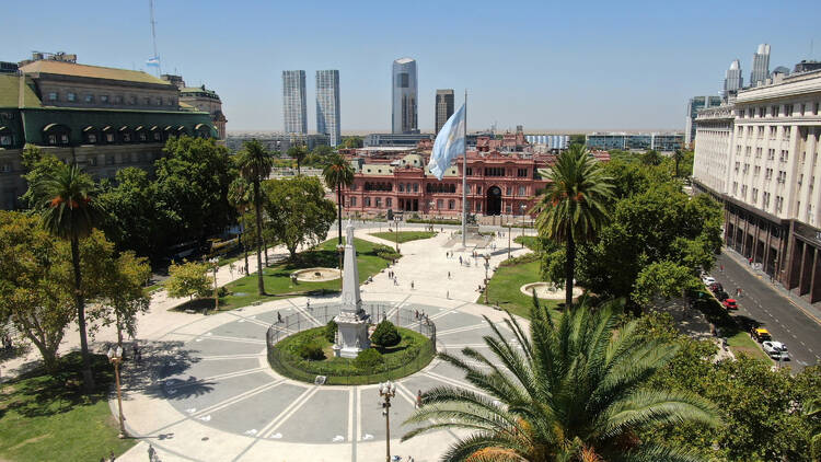 Visit the Plaza de Mayo