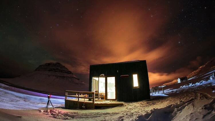 A cabin beneath the stars
