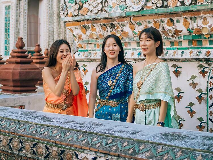Wear traditional Thai outfits at Wat Arun all for the gram
