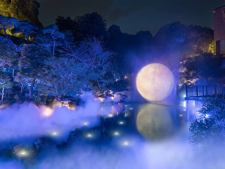 Hotel Chinzanso Tokyo’s Sea of Clouds installation features a magical full moon
