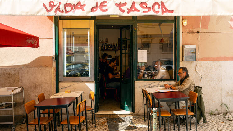 Have lunch at Vida de Tasca