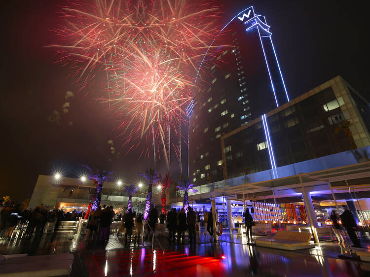 Us descobrim una festa de Cap d’Any davant del mar inspirada en l’òpera